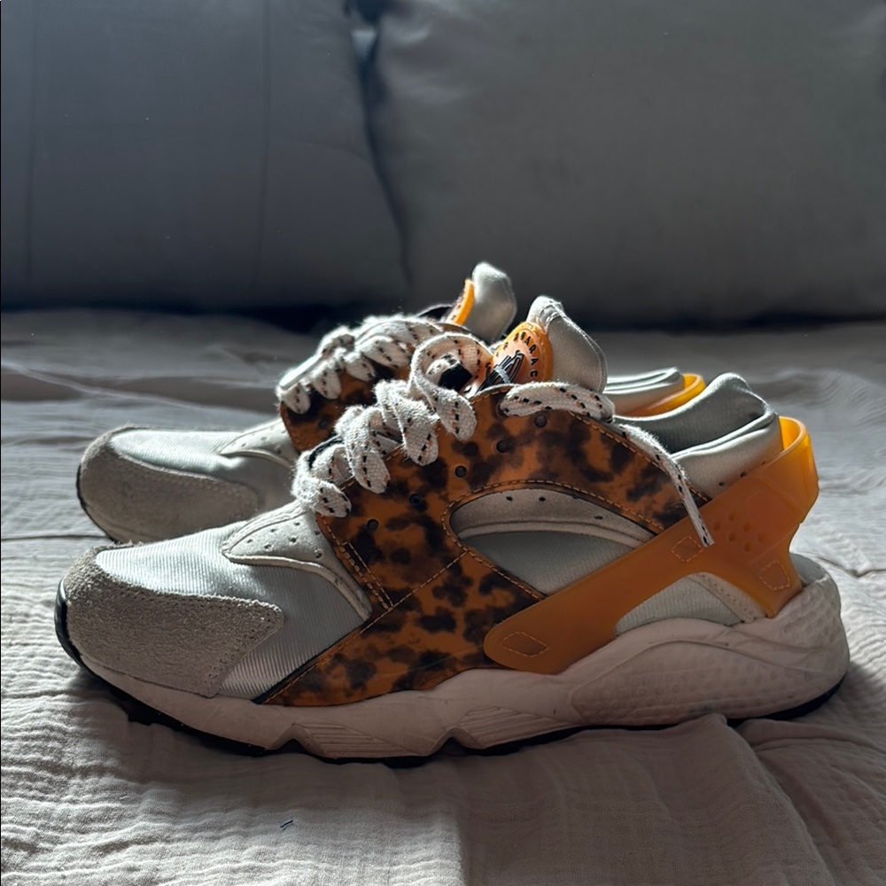 Nike Air Huarache tortoiseshell - 8.5 (Fits Size 8)